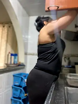 Snapshot of Carola-Ross chatting on 10-30-25, 05:46 Carola-Ross online show from 10-30-25, 05:46