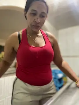 Snapshot of Carola-Ross chatting on 11-05-25, 05:24 Carola-Ross online show from 11-05-25, 05:24