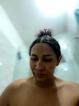 Snapshot of Carola-Ross chatting on 11-25-25, 05:13 Carola-Ross online show from 11-25-25, 05:13