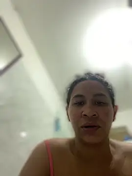 Snapshot of Carola-Ross chatting on 12-14-25, 05:29 Carola-Ross online show from 12-14-25, 05:29