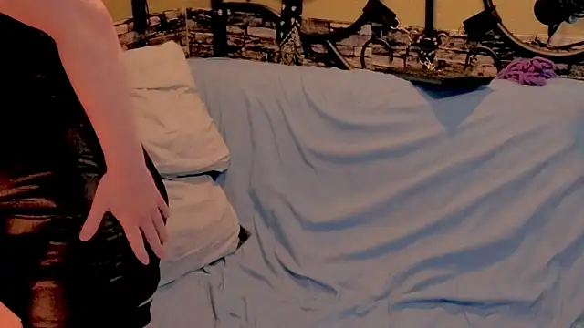 Snapshot of Scarlett_Switch chatting on 09-18-25, 12:23 Scarlett Switch online show from 09-18-25, 12:23