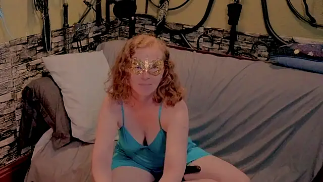 Snapshot of Scarlett_Switch chatting on 10-01-25, 12:16 Scarlett Switch online show from 10-01-25, 12:16