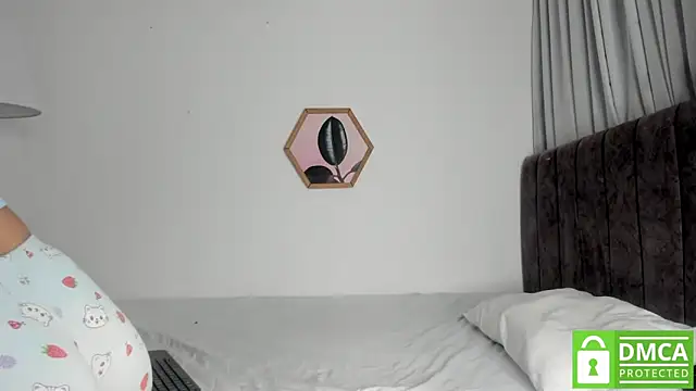 Dhalila  online show from 10-24-25, 01:35