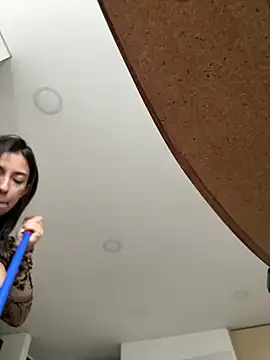 KarolVega- online show from 02-17-25, 06:48