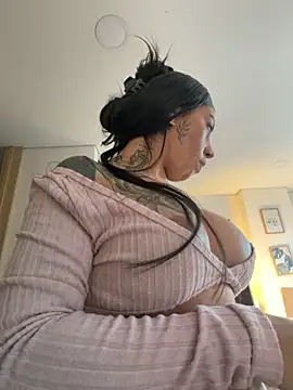 KarolVega- online show from 11-14-25, 02:49