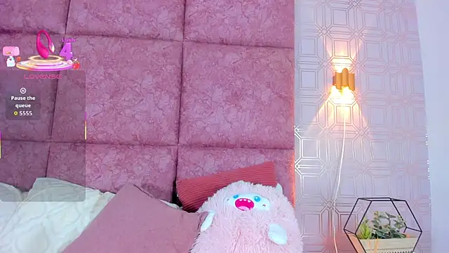 LilyRoxi online show from 10-11-25, 09:13