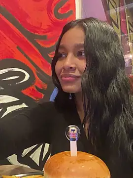 Lynda Bonnie online show from 03-23-25, 02:04