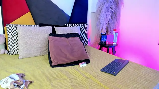 MaikyCooper online show from 11-24-25, 10:20