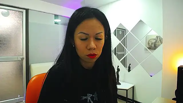 Snapshot of Katelady chatting on 03-18-25, 12:03 Katelady online show from 03-18-25, 12:03