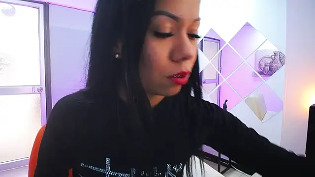 Snapshot of Katelady chatting on 03-18-25, 03:31 Katelady online show from 03-18-25, 03:31