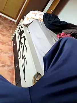 Snapshot of mikeee6538 chatting on 12-16-25, 02:22 mikeee6538 online show from 12-16-25, 02:22