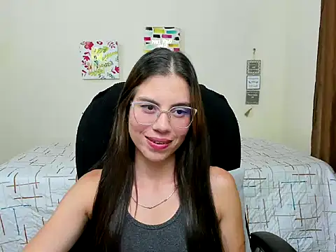 Snapshot of veronicamiller22 chatting on 09-27-25, 04:28 veronicamiller22 online show from 09-27-25, 04:28