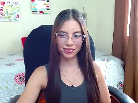 Snapshot of veronicamiller22 chatting on 10-06-25, 08:50 veronicamiller22 online show from 10-06-25, 08:50