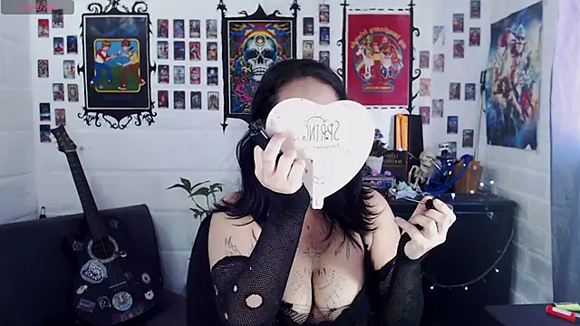 Snapshot of Nyx_Blackmoon chatting on 02-18-25, 01:33 Nyx Blackmoon online show from 02-18-25, 01:33