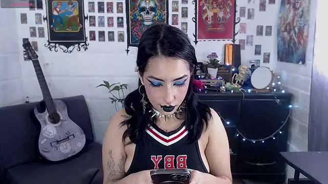 Snapshot of Nyx_Blackmoon chatting on 02-19-25, 05:06 Nyx Blackmoon online show from 02-19-25, 05:06