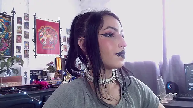 Snapshot of Nyx_Blackmoon chatting on 02-21-25, 12:39 Nyx Blackmoon online show from 02-21-25, 12:39