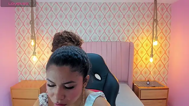 MELINAMARTINS online show from 10-31-25, 07:37