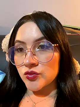 ValentinaOrtiz3 online show from 09-18-25, 02:13