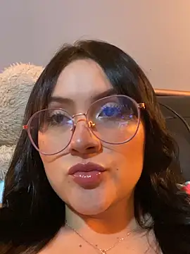 ValentinaOrtiz3 online show from 09-19-25, 02:02