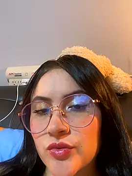 ValentinaOrtiz3 online show from 10-11-25, 02:22