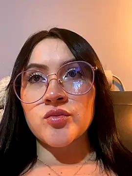 ValentinaOrtiz3 online show from 10-18-25, 03:42