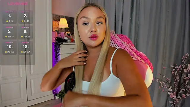 Snapshot of _Loneve__ chatting on 09-17-25, 03:35  Loneve   online show from 09-17-25, 03:35