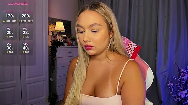 Snapshot of _Loneve__ chatting on 10-11-25, 01:31  Loneve   online show from 10-11-25, 01:31