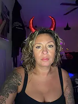 Snapshot of bossyroxy84 chatting on 10-27-25, 11:41 bossyroxy84 online show from 10-27-25, 11:41