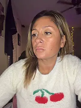 Snapshot of bossyroxy84 chatting on 11-12-25, 12:55 bossyroxy84 online show from 11-12-25, 12:55