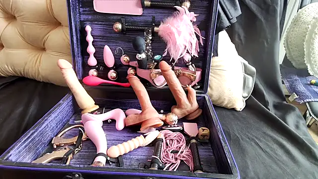 Chanel Noire online show from 03-04-25, 12:55