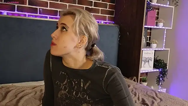 Snapshot of ConstanceBails chatting on 02-27-25, 06:40 ConstanceBails online show from 02-27-25, 06:40