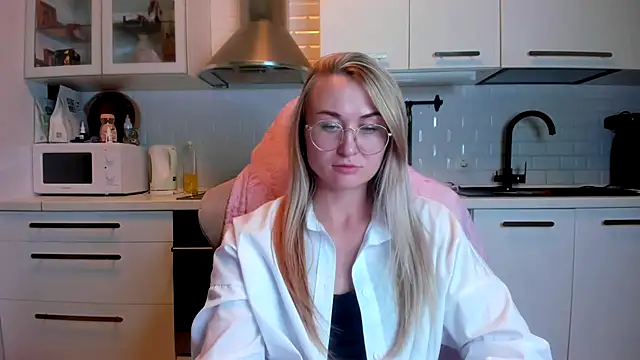 your Goddess Eva online show from 10-23-25, 05:44