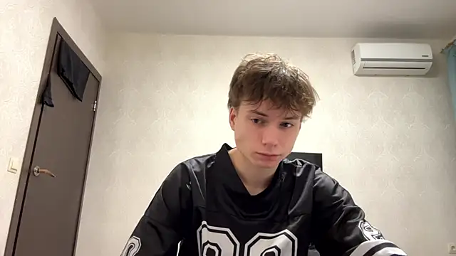Snapshot of aronrodrigos chatting on 02-11-25, 10:07 aronrodrigos online show from 02-11-25, 10:07
