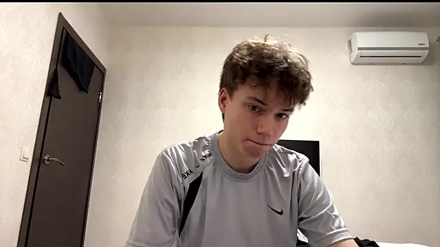 Snapshot of aronrodrigos chatting on 02-12-25, 04:11 aronrodrigos online show from 02-12-25, 04:11