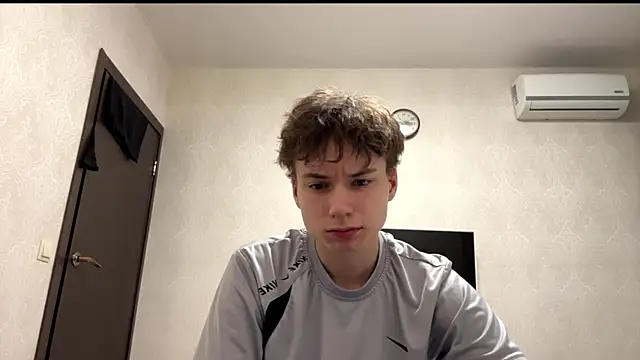 Snapshot of aronrodrigos chatting on 02-12-25, 10:37 aronrodrigos online show from 02-12-25, 10:37