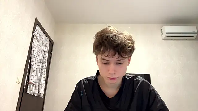 Snapshot of aronrodrigos chatting on 02-18-25, 02:05 aronrodrigos online show from 02-18-25, 02:05
