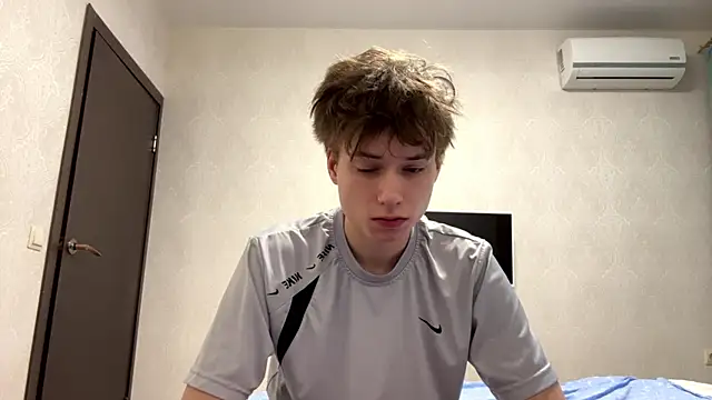 Snapshot of aronrodrigos chatting on 02-19-25, 10:42 aronrodrigos online show from 02-19-25, 10:42