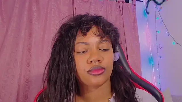 Daphnewalker   online show from 12-19-25, 10:55