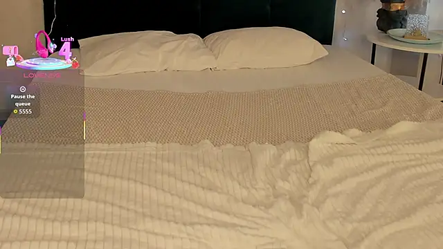 Snapshot of Lina_Kiss_Me chatting on 12-15-25, 02:43 Lina Kiss Me online show from 12-15-25, 02:43