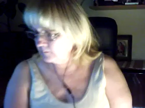 Snapshot of Violet5364 chatting on 11-09-25, 04:05 Violet5364 online show from 11-09-25, 04:05