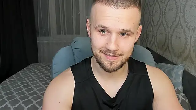 Snapshot of Vladik_b chatting on 02-15-25, 04:56 Vladik b online show from 02-15-25, 04:56