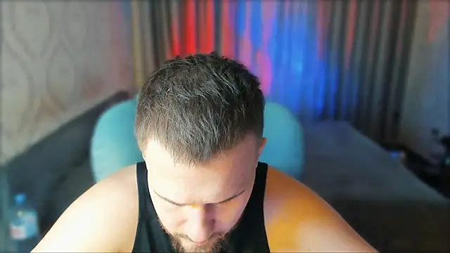 Snapshot of Vladik_b chatting on 02-10-26, 06:12 Vladik b online show from 02-10-26, 06:12