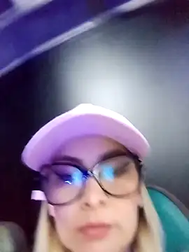 Snapshot of CandieGilson__ chatting on 09-11-25, 10:37 CandieGilson   online show from 09-11-25, 10:37