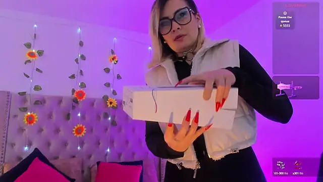 Snapshot of CandieGilson__ chatting on 10-08-25, 11:41 CandieGilson   online show from 10-08-25, 11:41