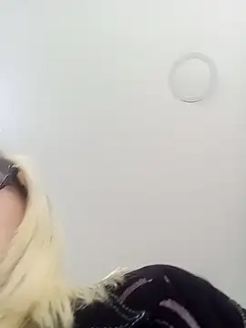 Snapshot of CandieGilson__ chatting on 10-10-25, 11:53 CandieGilson   online show from 10-10-25, 11:53