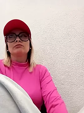 Snapshot of CandieGilson__ chatting on 10-12-25, 11:42 CandieGilson   online show from 10-12-25, 11:42