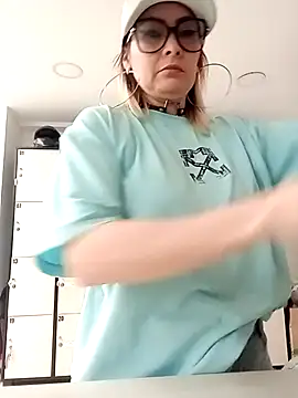 Snapshot of CandieGilson__ chatting on 10-13-25, 12:38 CandieGilson   online show from 10-13-25, 12:38