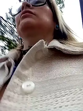 Snapshot of CandieGilson__ chatting on 10-17-25, 11:02 CandieGilson   online show from 10-17-25, 11:02