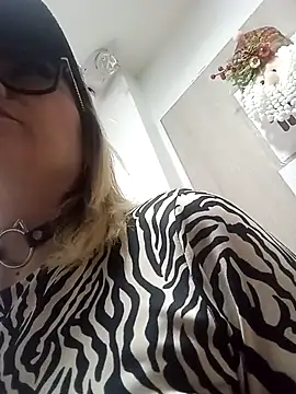 CandieGilson   online show from 11-22-25, 12:15