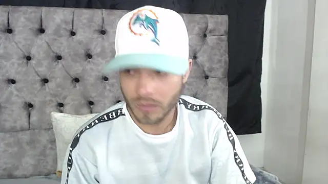 Snapshot of aczino_vel chatting on 02-12-25, 04:44 aczino vel online show from 02-12-25, 04:44